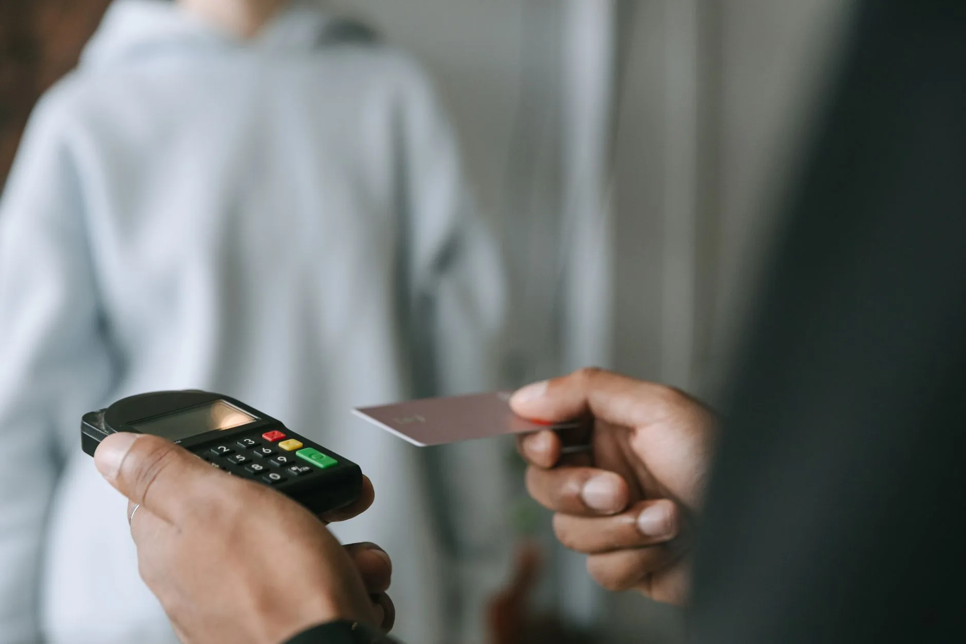 Terminal de paiement par carte bancaire dans un commerce aux Canaries