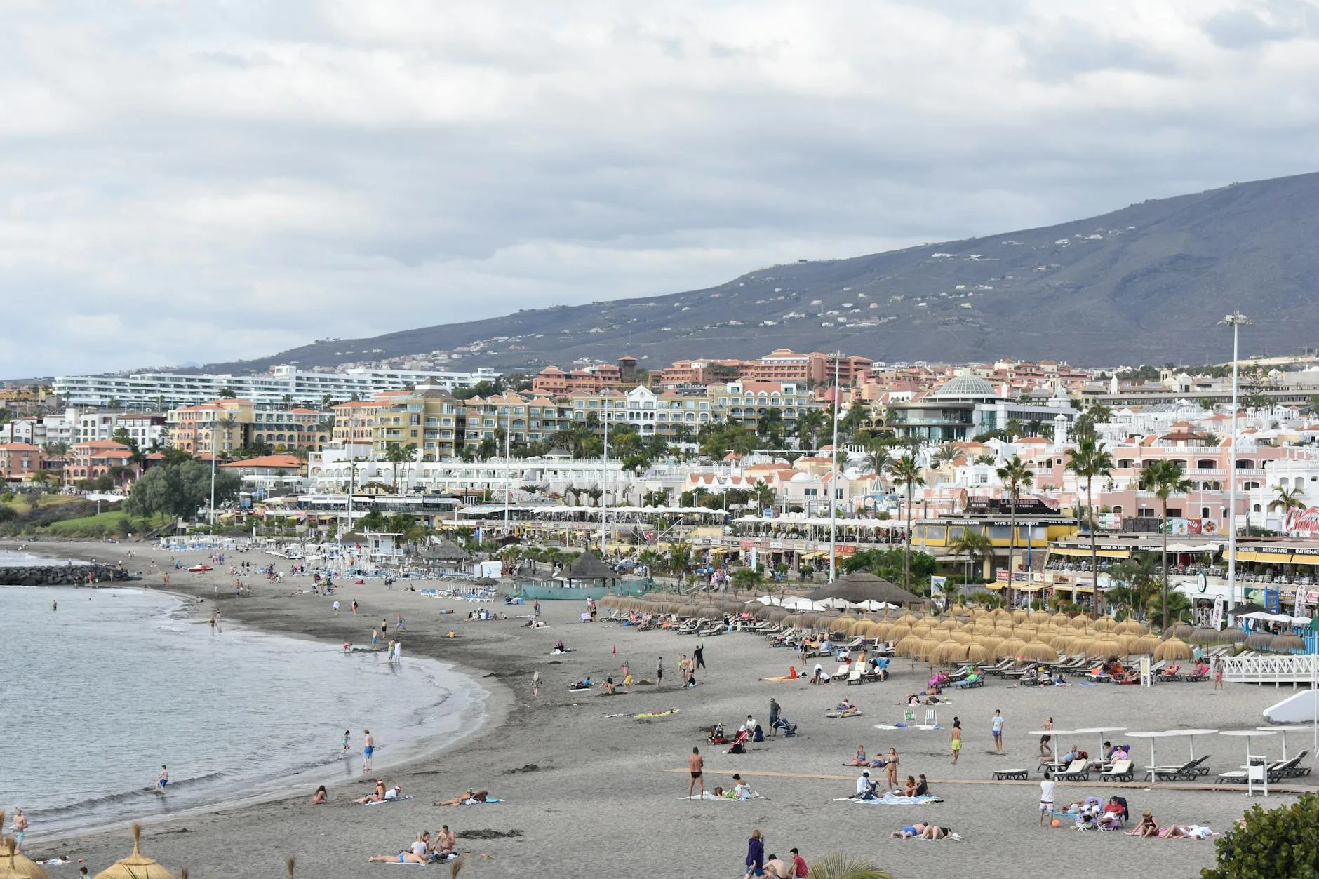 Tenerife : du sable noir au sable importé