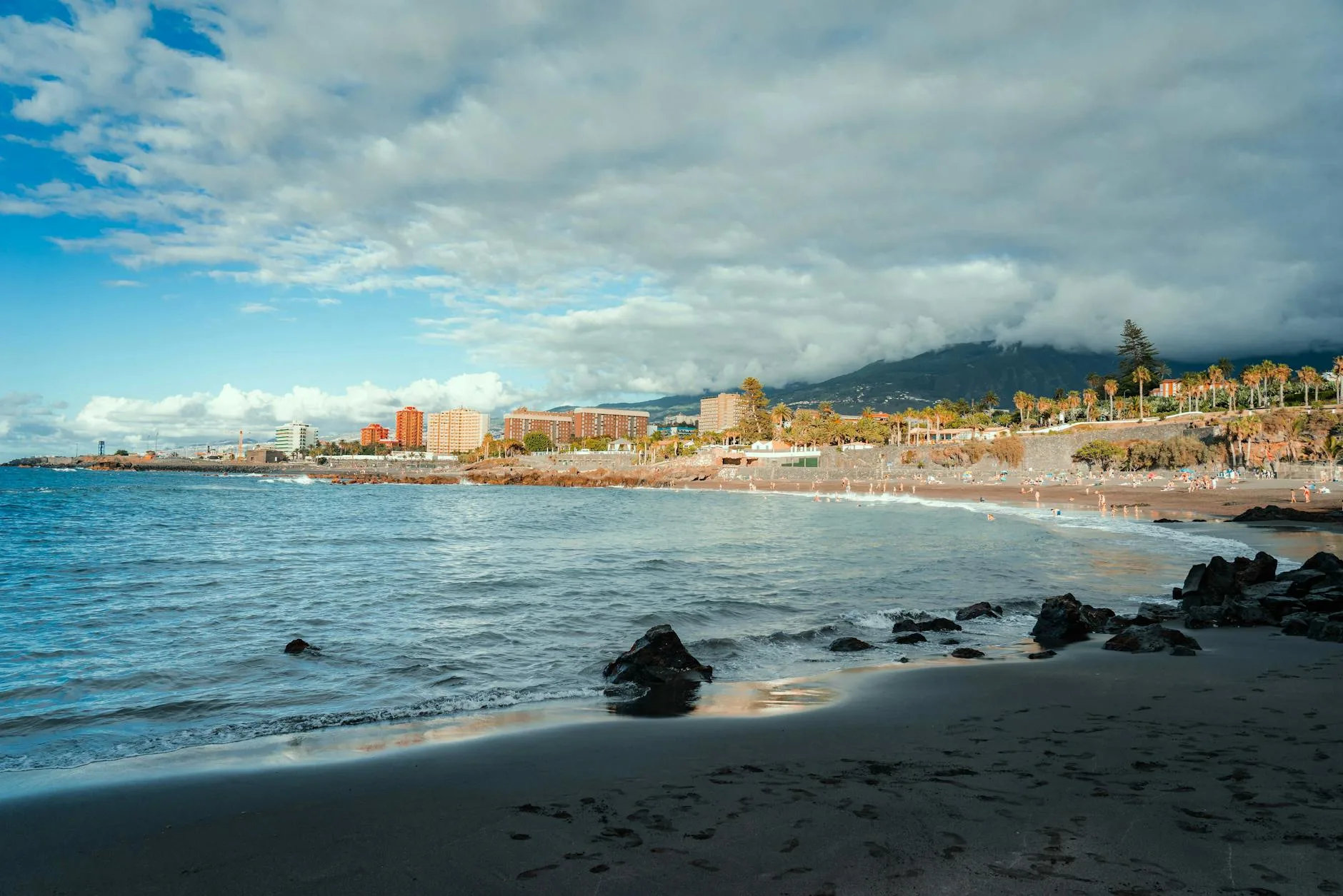 Playa Jardín : la plage de sable noir la plus belle de Tenerife